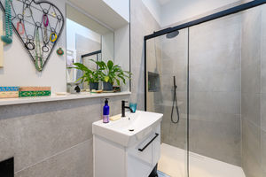 En-Suite Shower- click for photo gallery